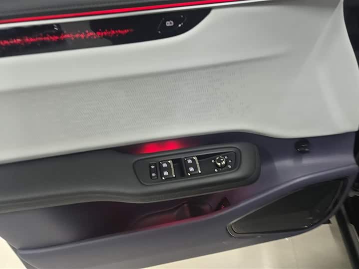 Фото 7 - HiPhi X