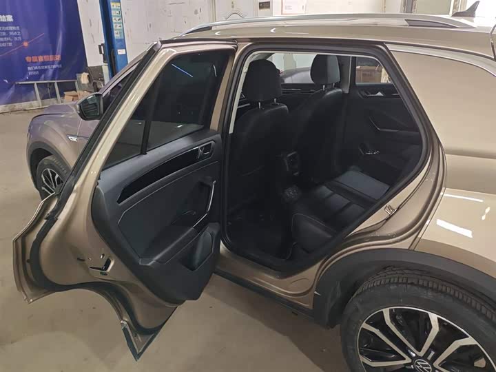 Фото 6 - Volkswagen T-Roc