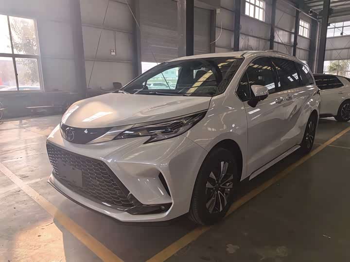 Фото 1 - Toyota Granvia