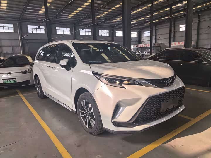 Фото 2 - Toyota Granvia