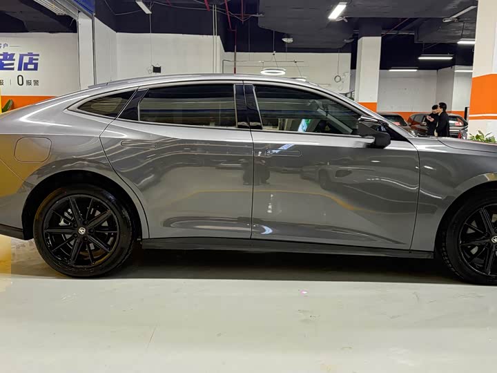 Фото 4 - Changan UNI-V Hybrid