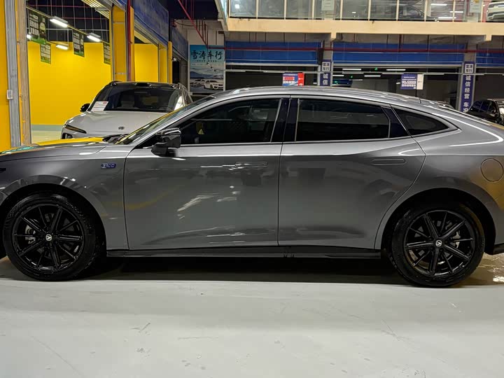 Фото 8 - Changan UNI-V Hybrid