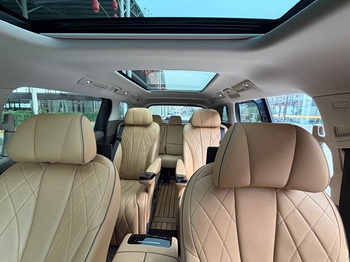 Фото 9 - Denza D9