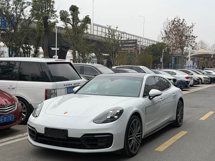 Фото 1 - Porsche Panamera
