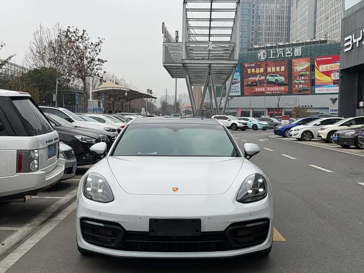 Фото 2 - Porsche Panamera