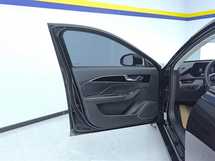 Фото 7 - Bestune B70