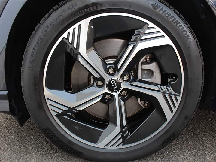 Фото 7 - Audi Q4 e-tron