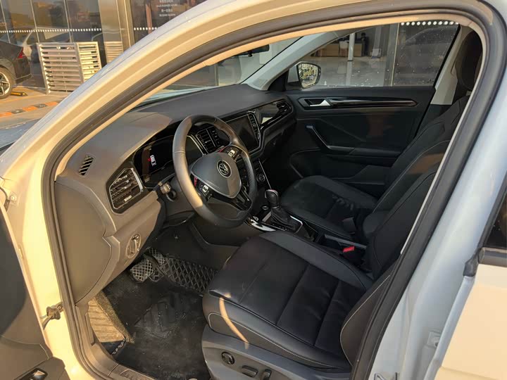 Фото 4 - Volkswagen T-Roc