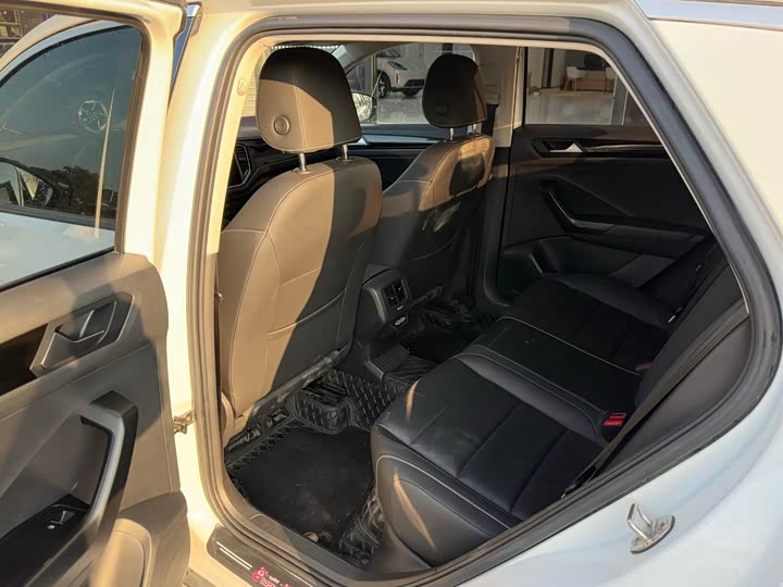 Фото 5 - Volkswagen T-Roc