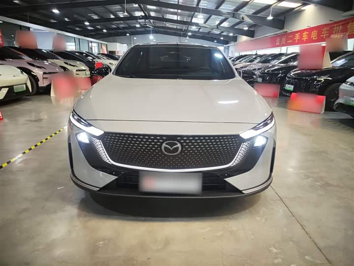 Фото 3 - Mazda EZ-6