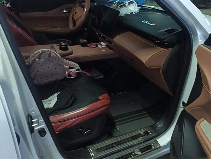 Фото 8 - Changan UNI-Z Hybrid