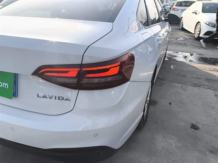 Фото 8 - Volkswagen Lavida