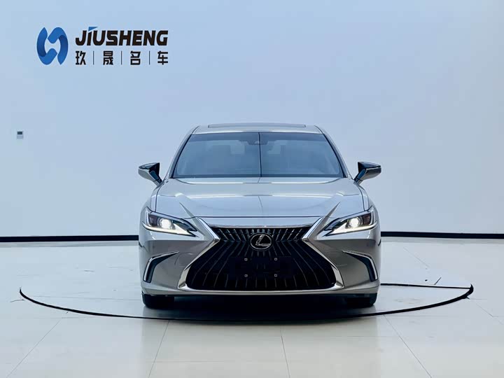 Фото 2 - Lexus ES