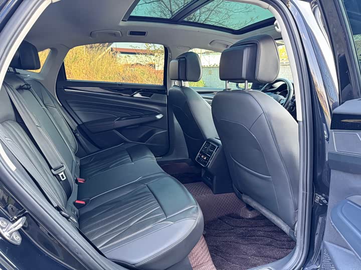 Фото 9 - Volkswagen Passat