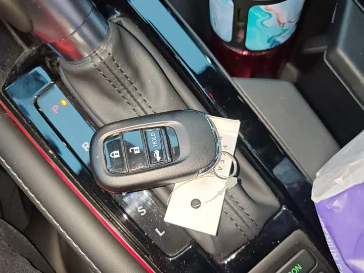 Фото 9 - Honda Accord