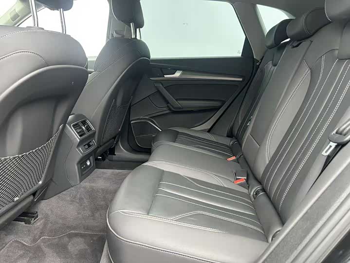 Фото 6 - Audi Q5L