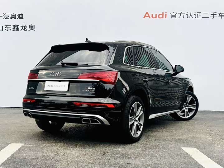 Фото 9 - Audi Q5L