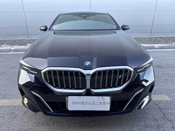 Фото 2 - BMW i5
