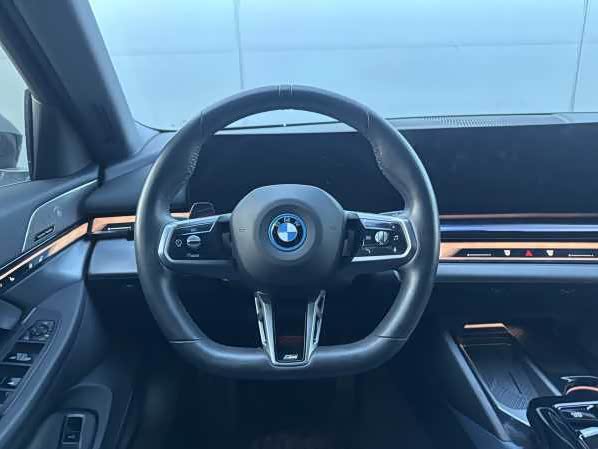 Фото 5 - BMW i5