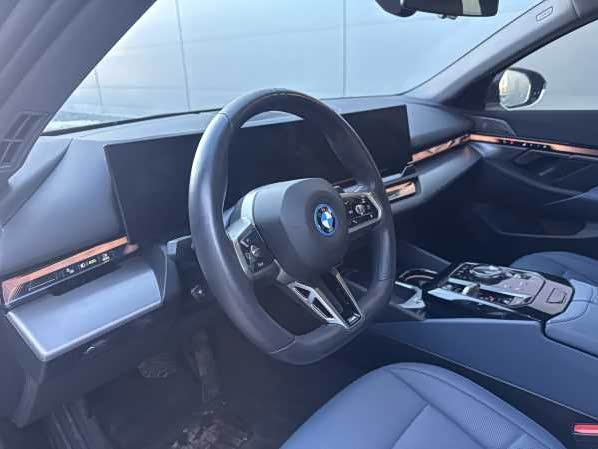 Фото 7 - BMW i5