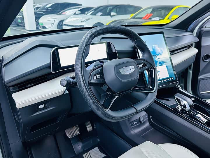 Фото 5 - Geely Atlas