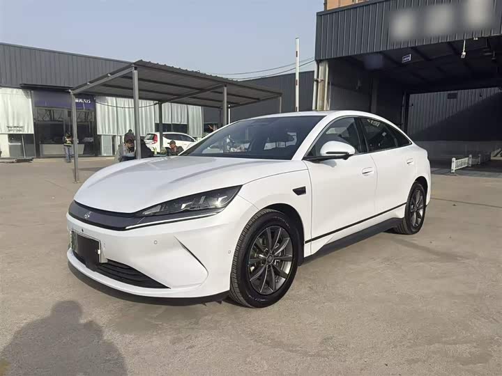 Фото 1 - BYD Qin L