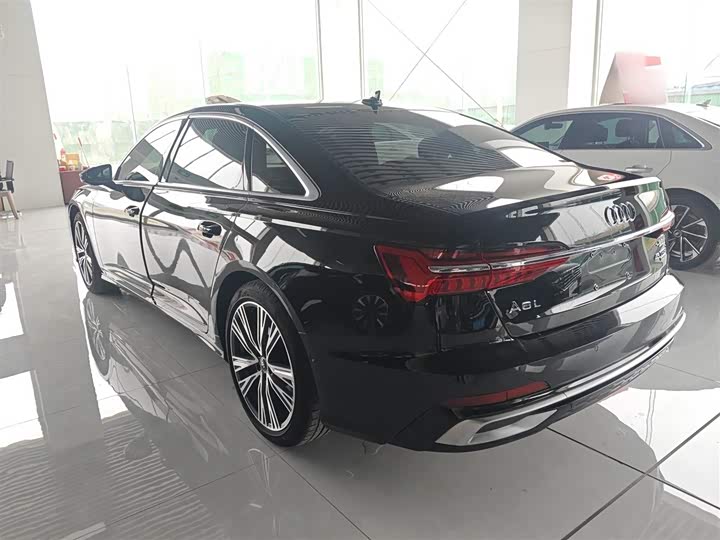 Фото 5 - Audi A6L