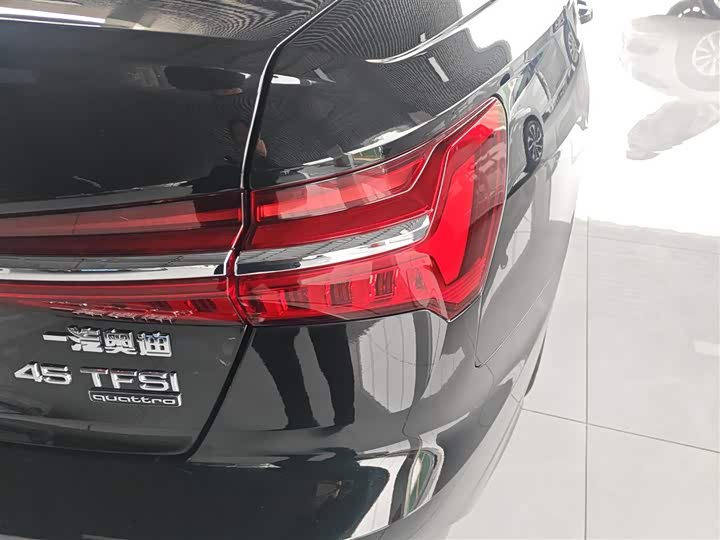 Фото 8 - Audi A6L