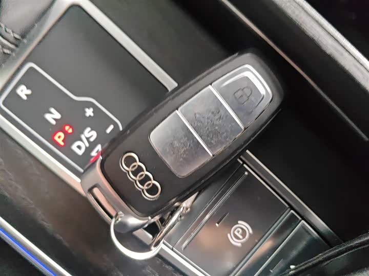 Фото 9 - Audi A6L