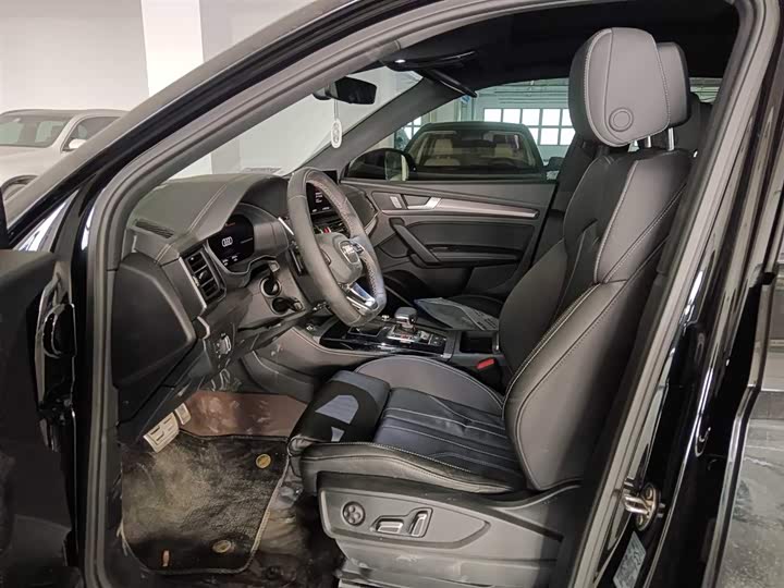 Фото 8 - Audi Q5L