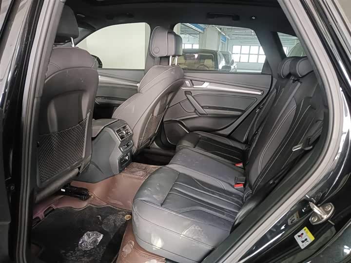 Фото 9 - Audi Q5L