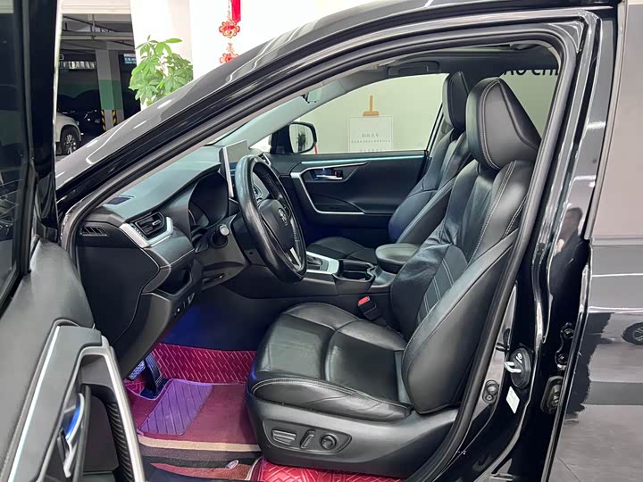 Фото 9 - Toyota Wildlander