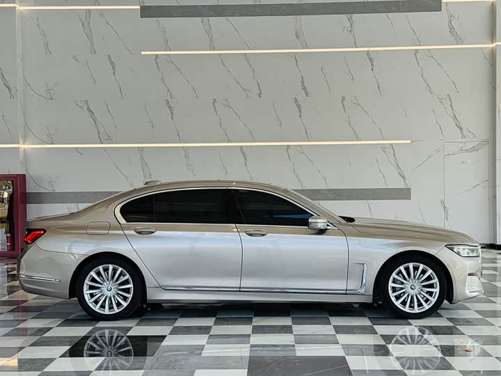 Фото 3 - BMW 7 Series