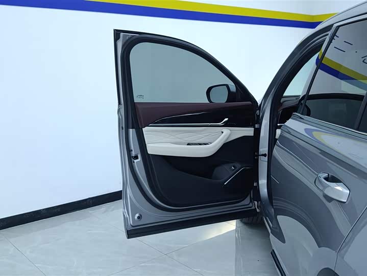 Фото 7 - Geely Monjaro