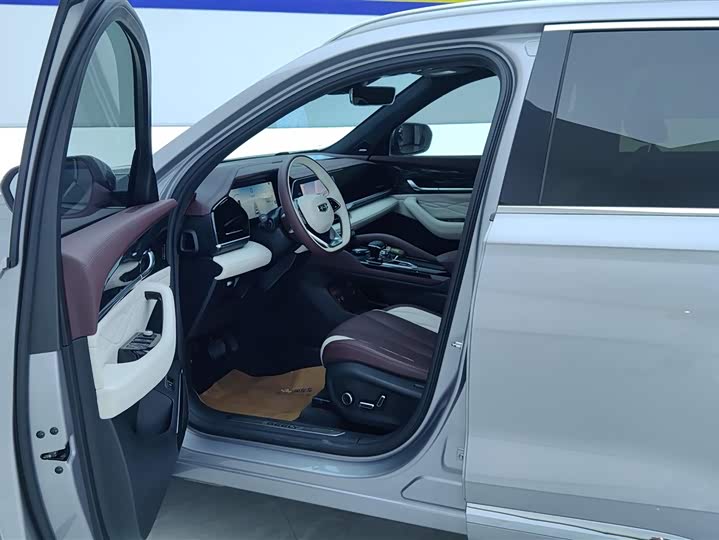 Фото 9 - Geely Monjaro