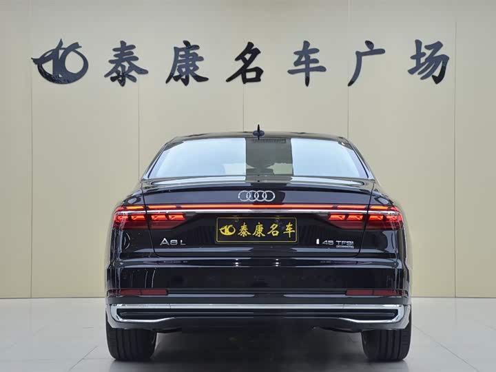 Фото 3 - Audi A8
