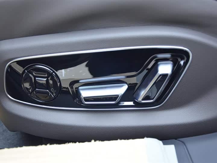 Фото 6 - Audi A8