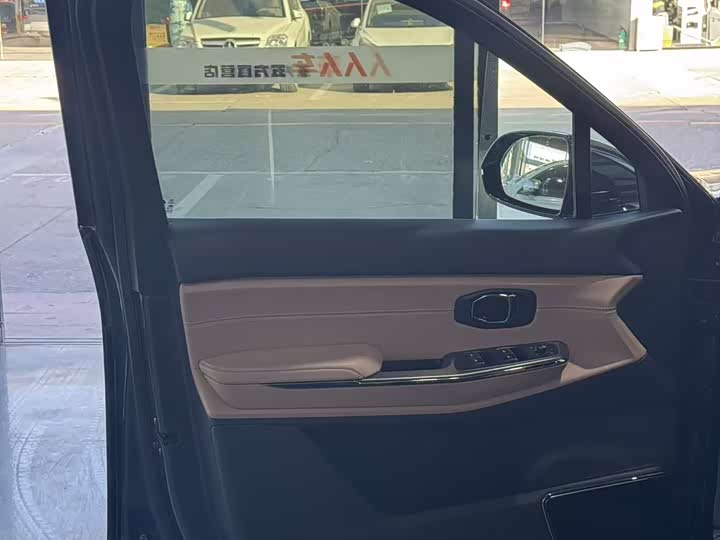 Фото 4 - Nio ES8