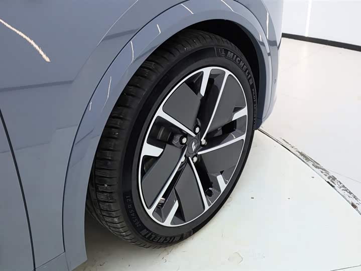 Фото 8 - LiXiang L7