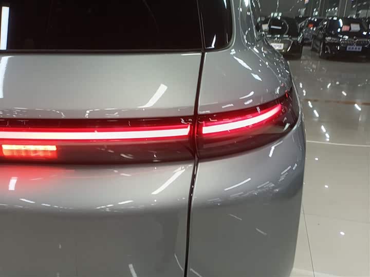 Фото 8 - LiXiang L8