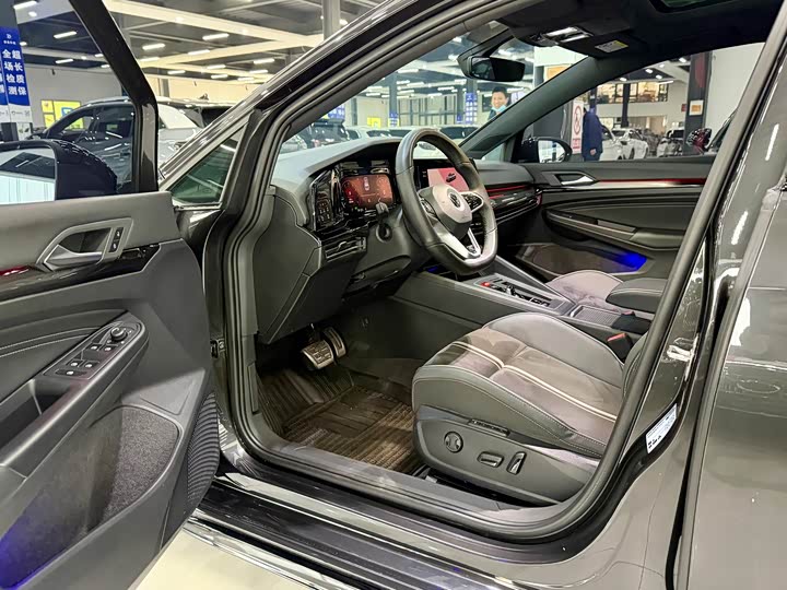 Фото 4 - Volkswagen Golf