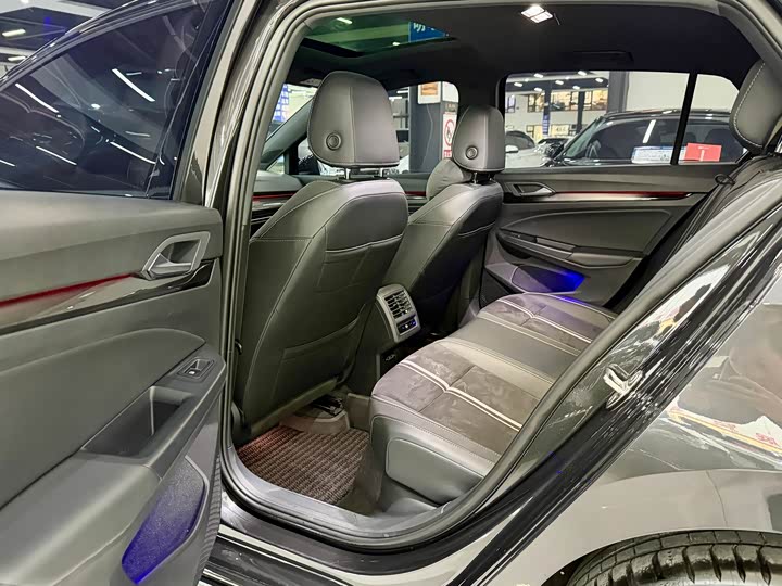 Фото 5 - Volkswagen Golf