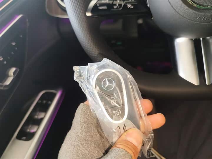 Фото 9 - Mercedes-Benz EQE SUV