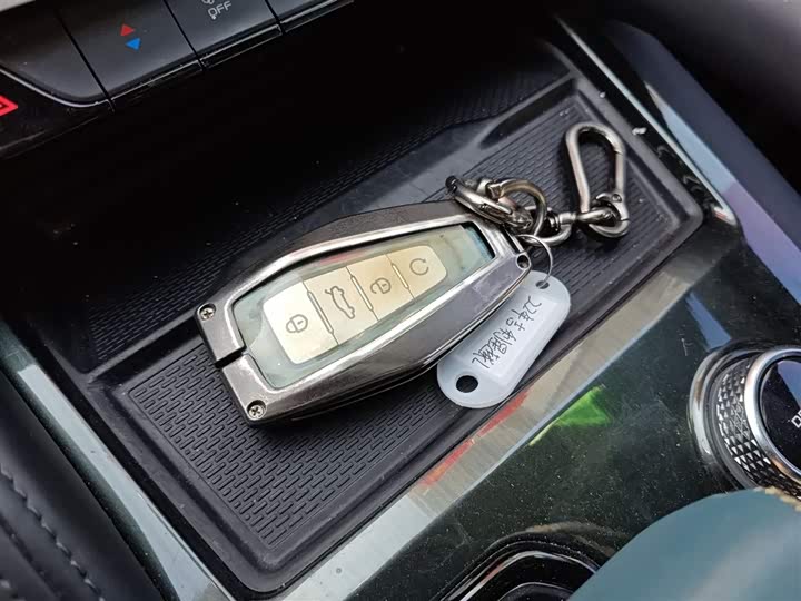 Фото 9 - Geely Monjaro