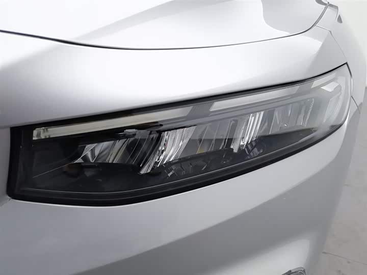 Фото 7 - Geely Preface