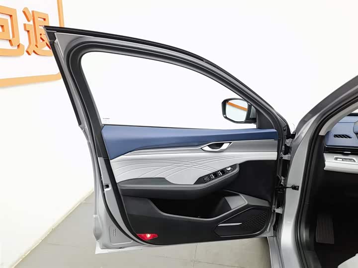 Фото 8 - Geely Preface