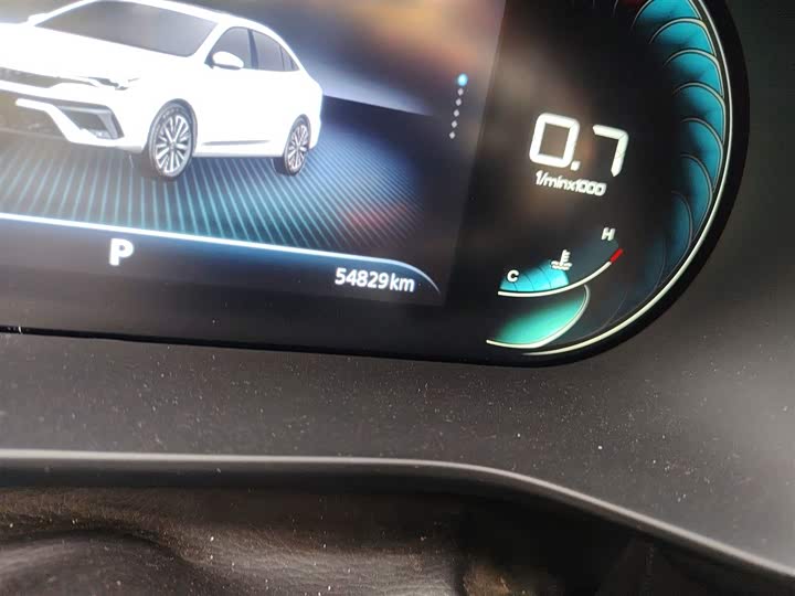 Фото 5 - Roewe i5