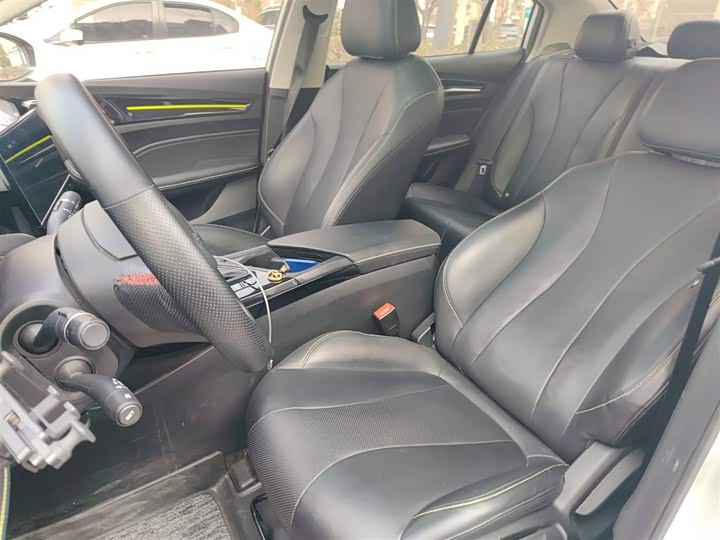 Фото 8 - Roewe i5