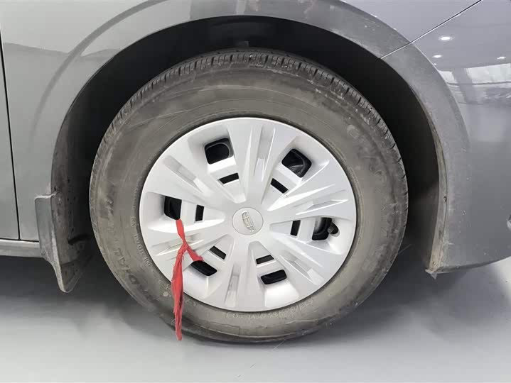 Фото 6 - Geely Emgrand