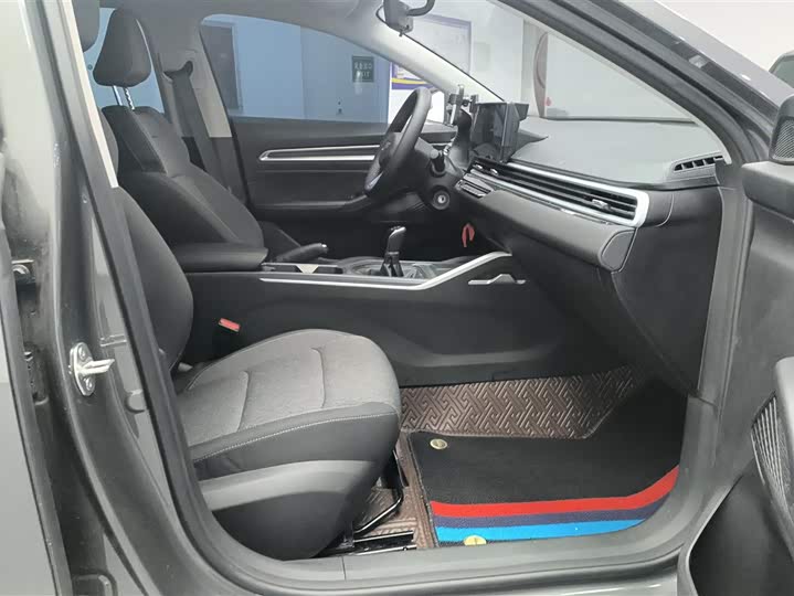 Фото 8 - Geely Emgrand